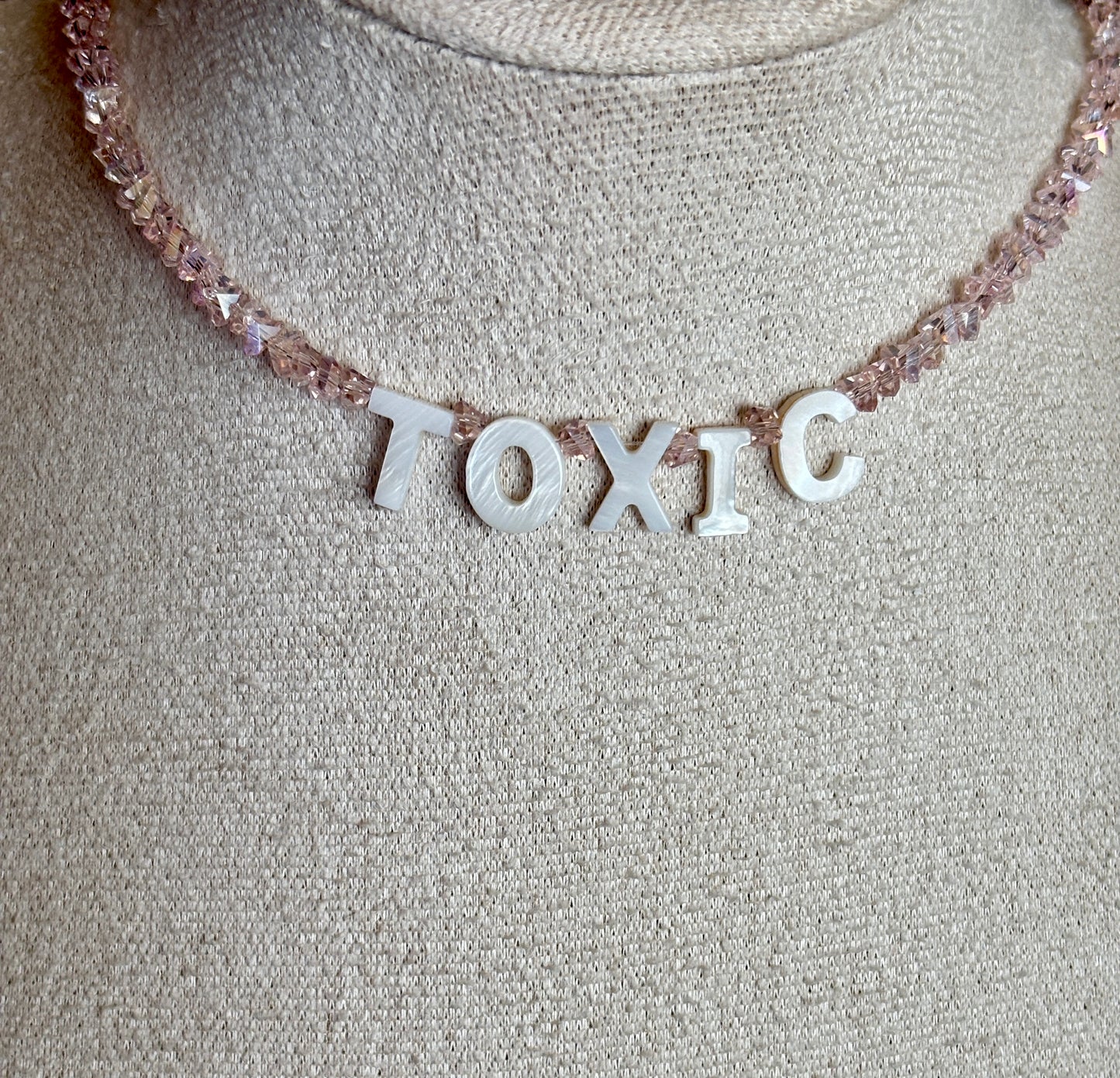 Колие TOXIC