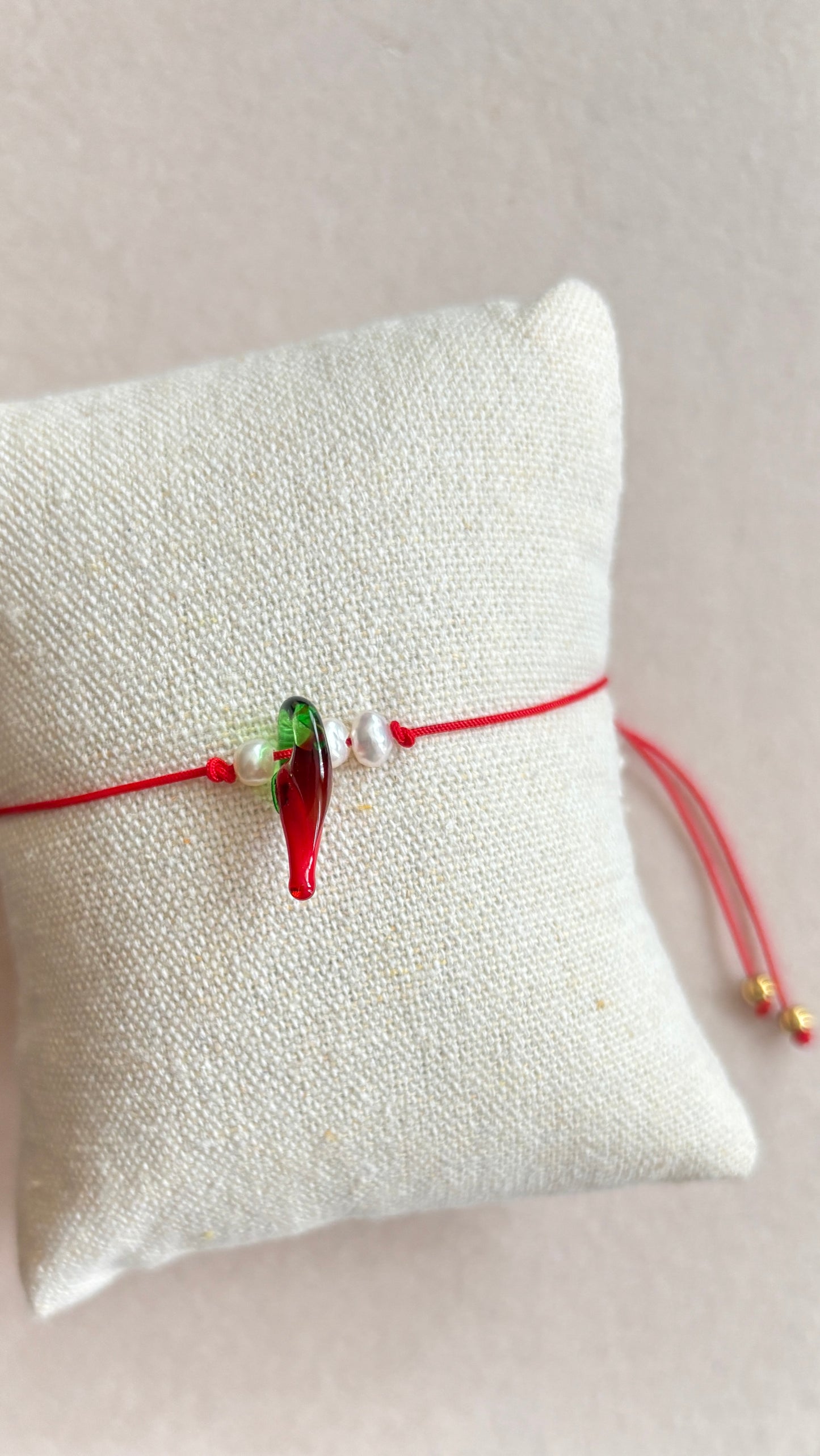 Гривна талисман Red hot chili Pearls
